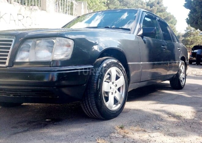 Mercedes E 220 1994, 438,000 km - 2.2 l - Bakı