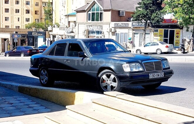 Mercedes E 220 1994, 438,000 km - 2.2 l - Bakı
