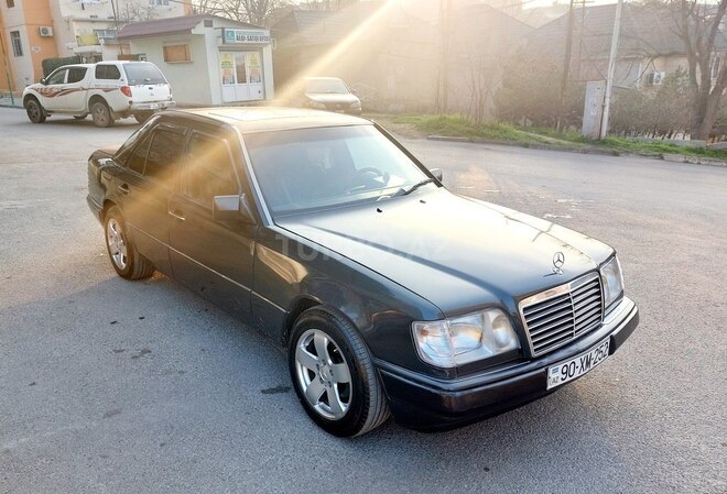 Mercedes E 220 1994, 438,000 km - 2.2 l - Bakı