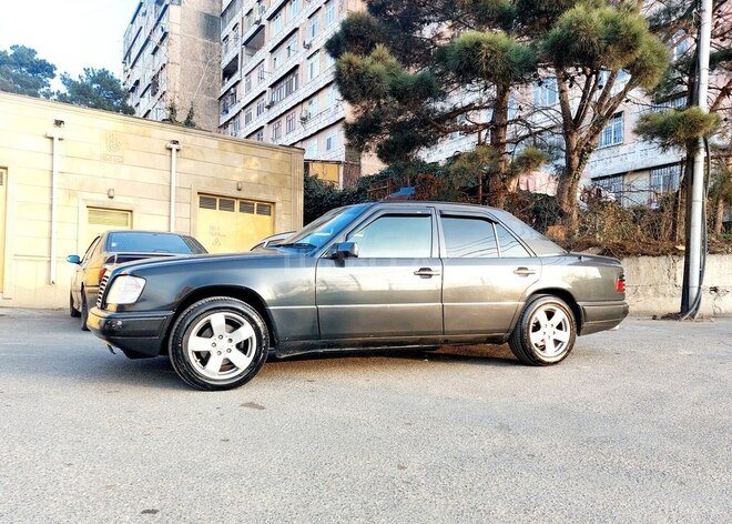 Mercedes E 220 1994, 438,000 km - 2.2 l - Bakı