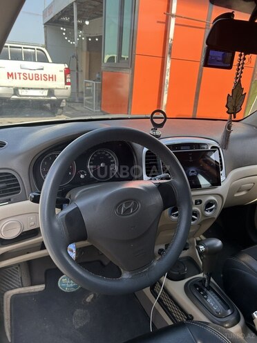 Hyundai Accent 2010, 268,456 km - 1.4 l - Bakı