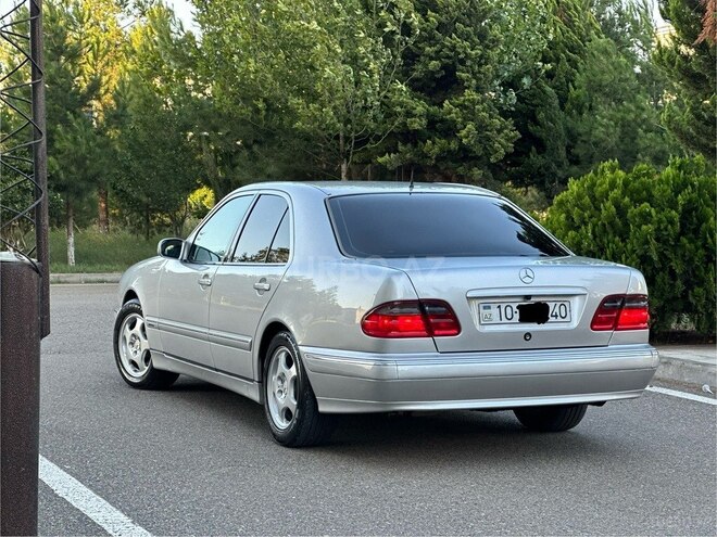 Mercedes E 240 1999, 381,966 km - 2.4 l - Saatlı