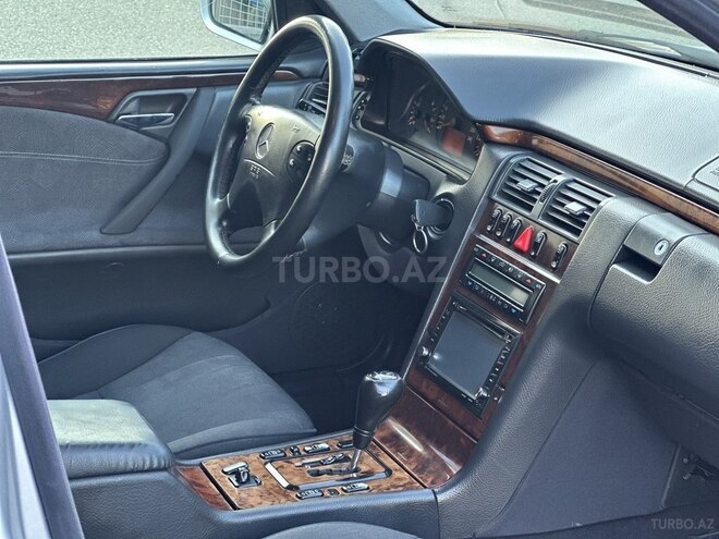 Mercedes E 240 1999, 381,966 km - 2.4 l - Saatlı