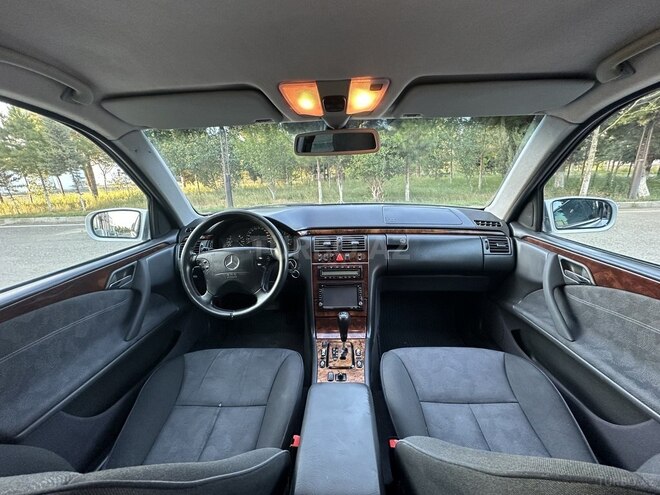 Mercedes E 240 1999, 381,966 km - 2.4 l - Saatlı