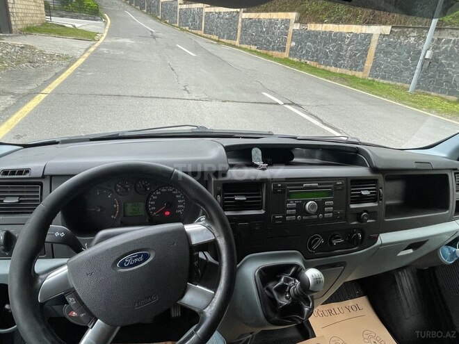 Ford Transit-6