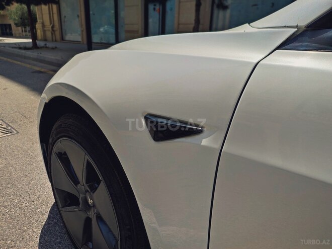 Tesla Model 3-3