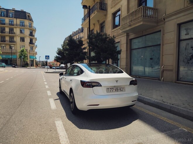 Tesla Model 3-4
