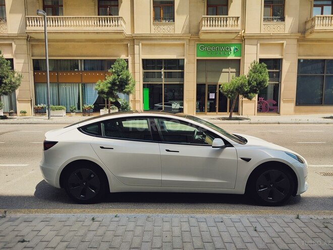 Tesla Model 3-9