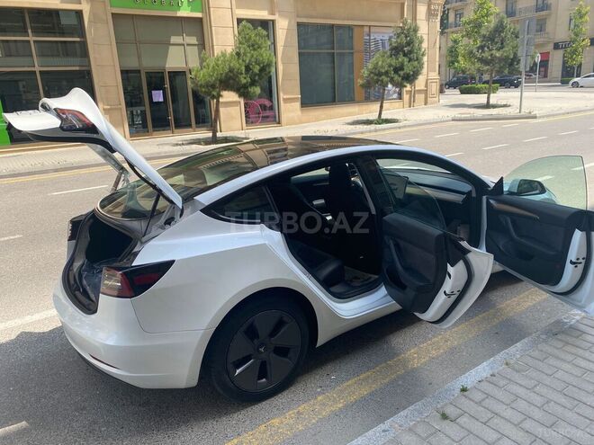 Tesla Model 3-8
