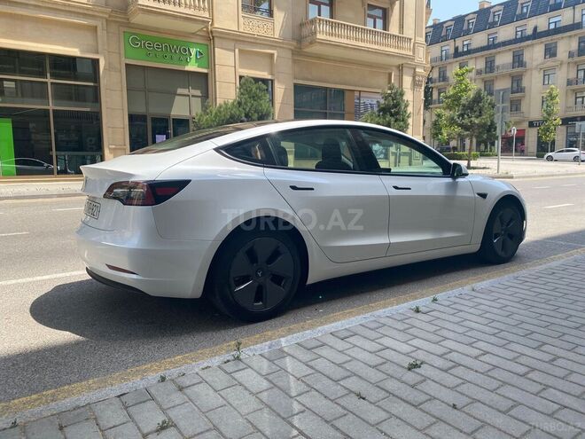 Tesla Model 3-6