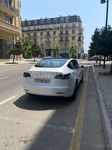 Tesla Model 3-7