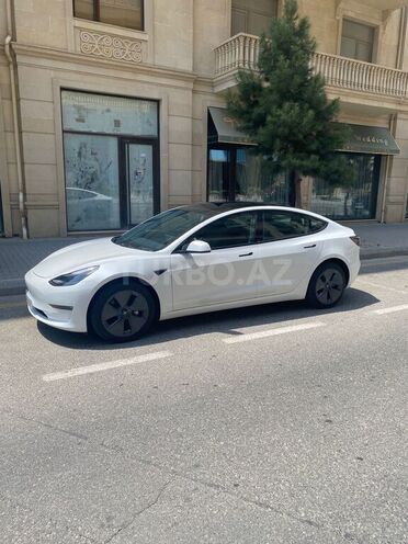 Tesla Model 3-5