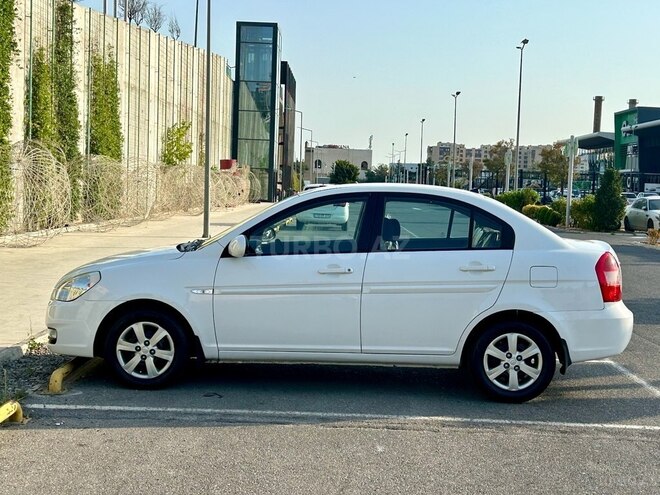 Hyundai Accent-4
