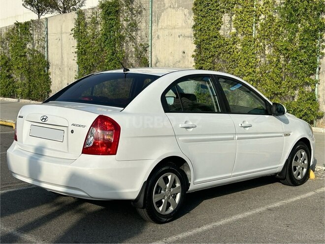 Hyundai Accent-5