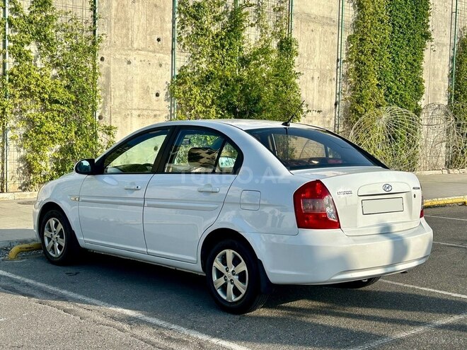 Hyundai Accent-7