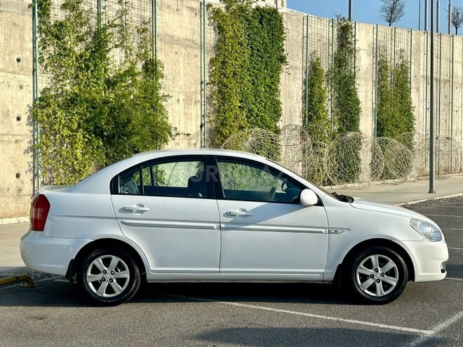 Hyundai Accent-8