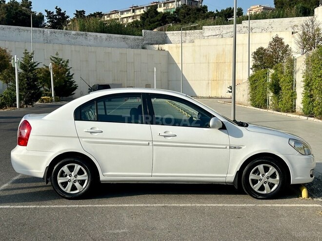 Hyundai Accent-6
