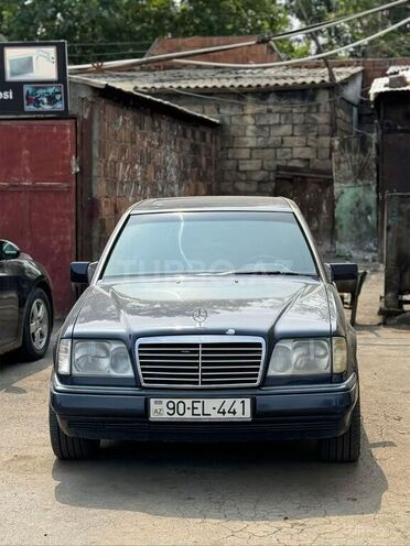Mercedes E 220 1994, 153,200 km - 2.2 l - Gəncə