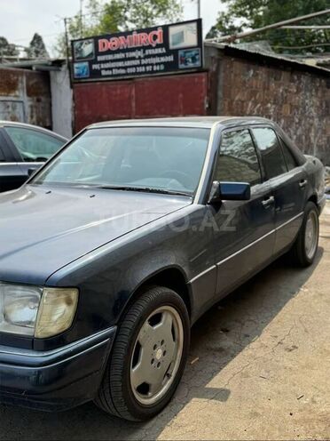 Mercedes E 220 1994, 153,200 km - 2.2 l - Gəncə