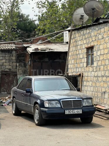 Mercedes E 220 1994, 153,200 km - 2.2 l - Gəncə