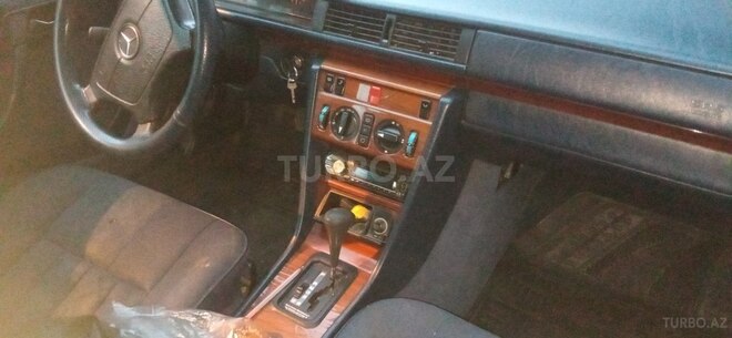 Mercedes E 220 1994, 153,200 km - 2.2 l - Gəncə