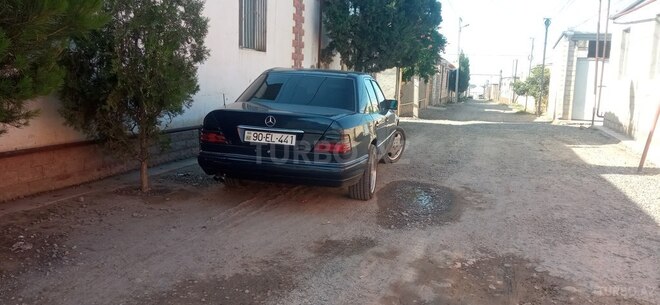 Mercedes E 220 1994, 153,200 km - 2.2 l - Gəncə