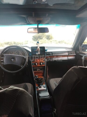 Mercedes E 200 1990, 222,222 km - 2.0 l - Qəbələ