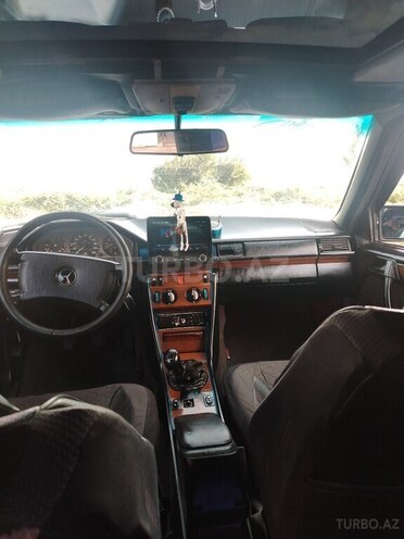 Mercedes E 200 1990, 222,222 km - 2.0 l - Qəbələ