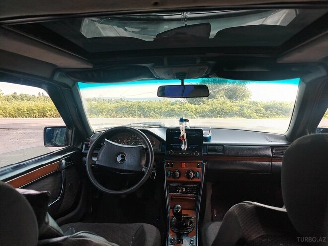Mercedes E 200 1990, 222,222 km - 2.0 l - Qəbələ