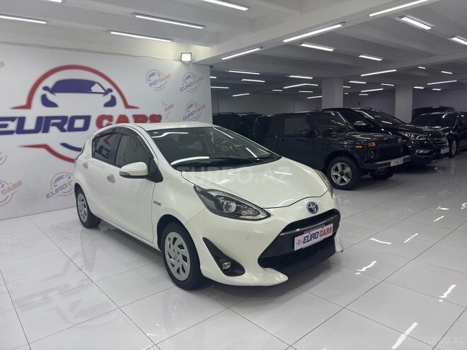 Toyota Aqua-3