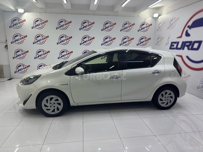 Toyota Aqua-4