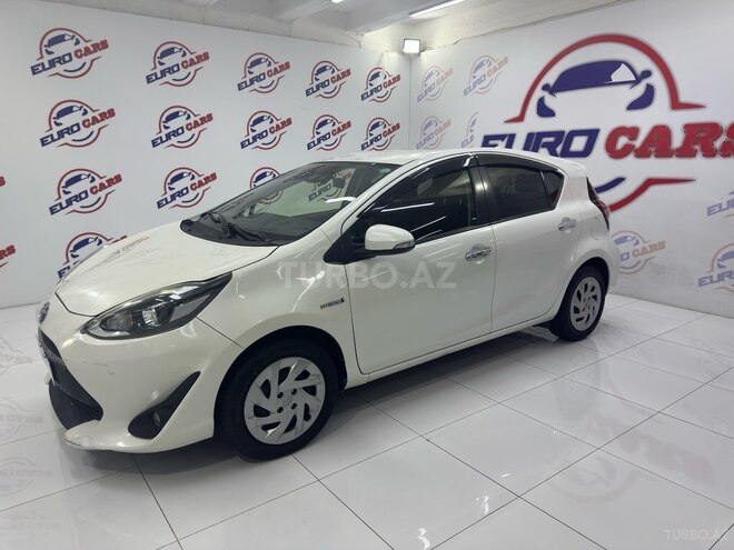 Toyota Aqua-9