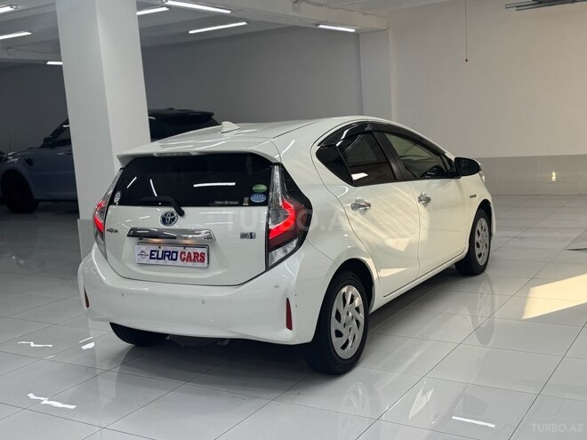 Toyota Aqua-18