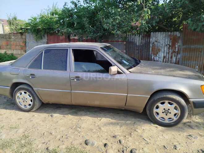 Mercedes E 250 1991, 100,000 km - 2.5 l - Masallı