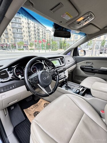 Kia Carnival-16