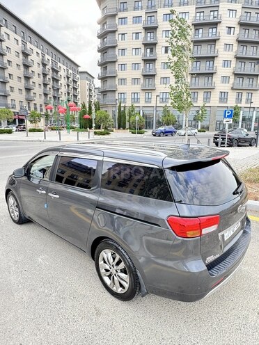Kia Carnival-12