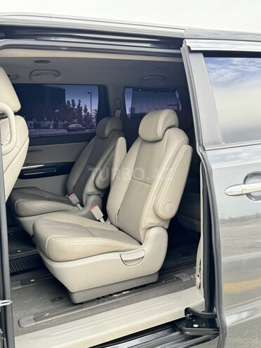 Kia Carnival-14