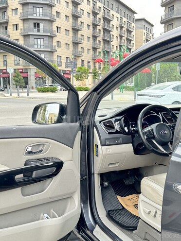 Kia Carnival-13