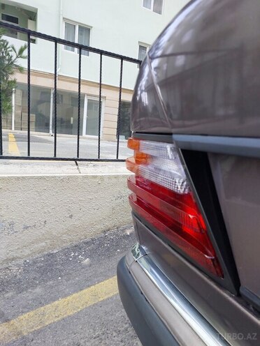 Mercedes E 250 1992, 420,000 km - 2.5 l - Bakı