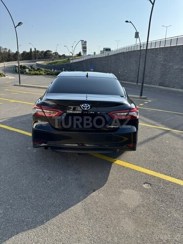 Toyota Camry-13