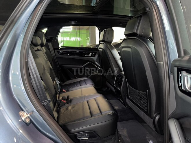 Porsche Cayenne-12