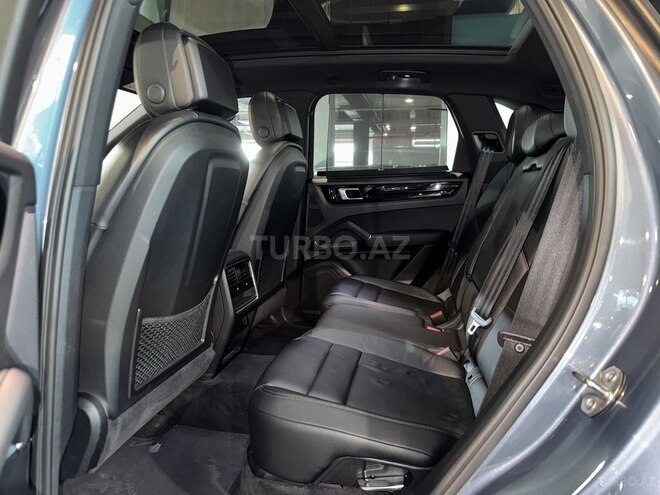 Porsche Cayenne-13