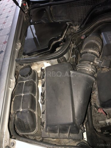 Mercedes E 240 1999, 562,000 km - 2.4 l - Füzuli