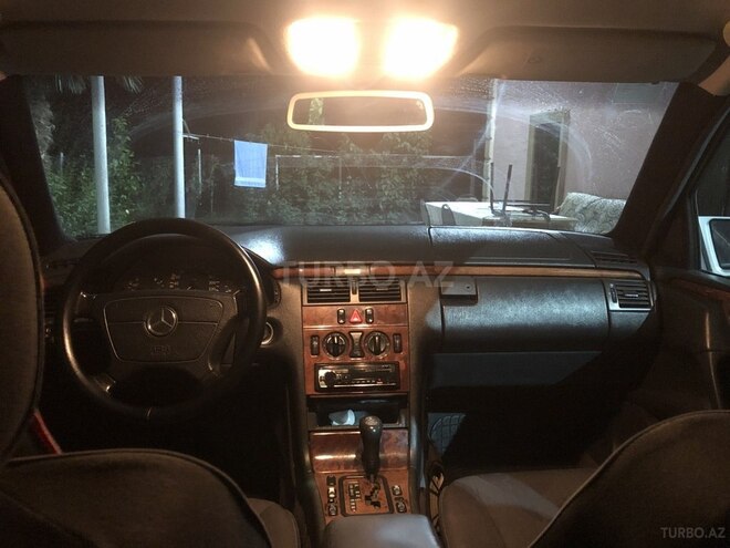 Mercedes E 240 1999, 562,000 km - 2.4 l - Füzuli