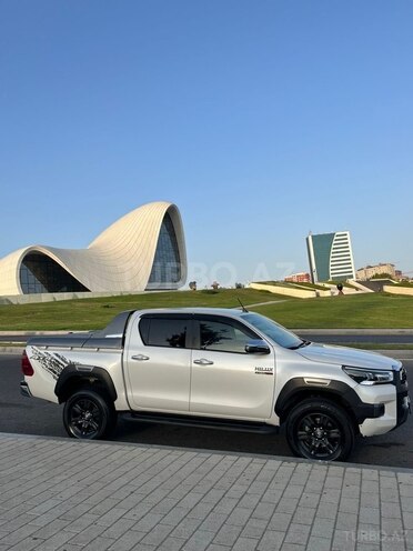 Toyota Hilux 2020, 165,000 km - 2.4 l - Bakı