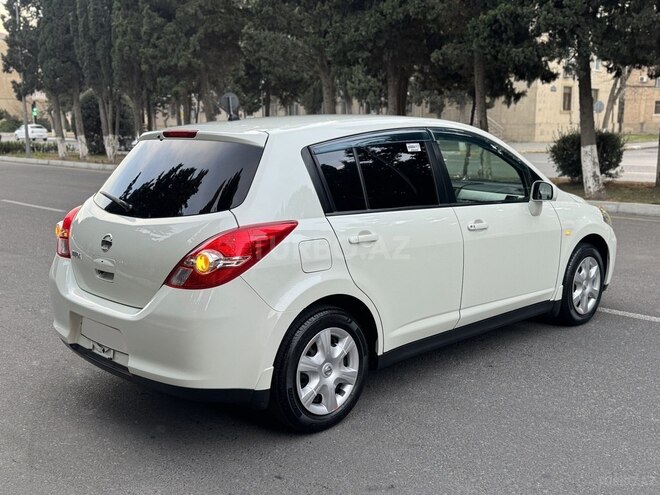 Nissan Tiida-5