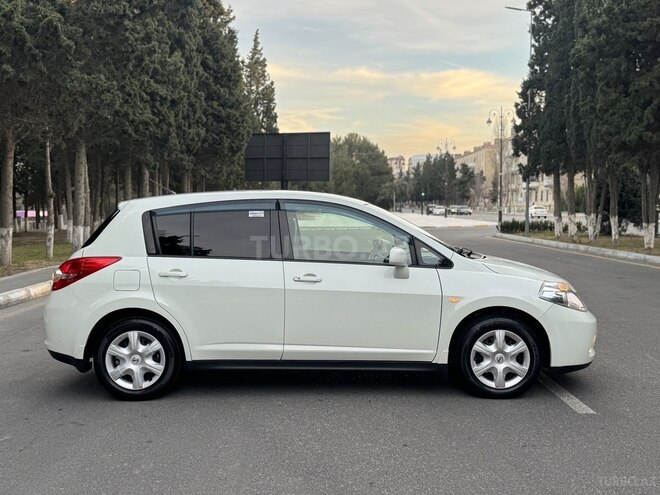 Nissan Tiida-10