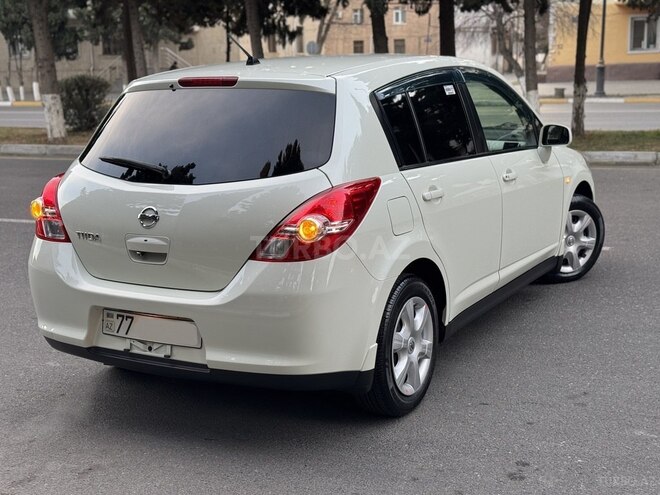 Nissan Tiida-11