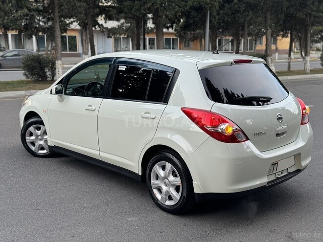 Nissan Tiida-12