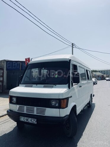 Mercedes 208 D 1993, 220,000 km - 2.5 л - Bakı